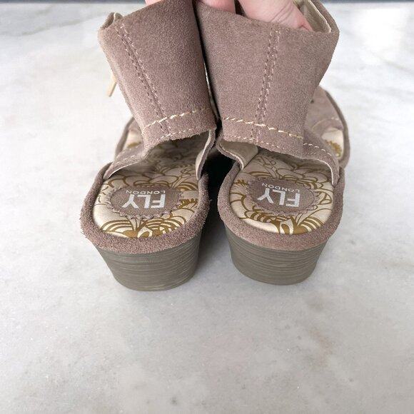 Like new! Fly London Yaba lace up wedge ankle boot suede (grey / stone / taupe) - Picture 8 of 12